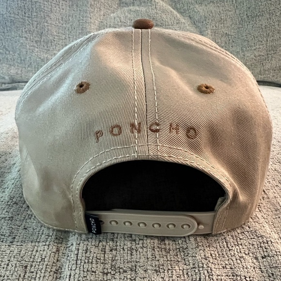 Poncho SnapBack - Picture 2 of 3